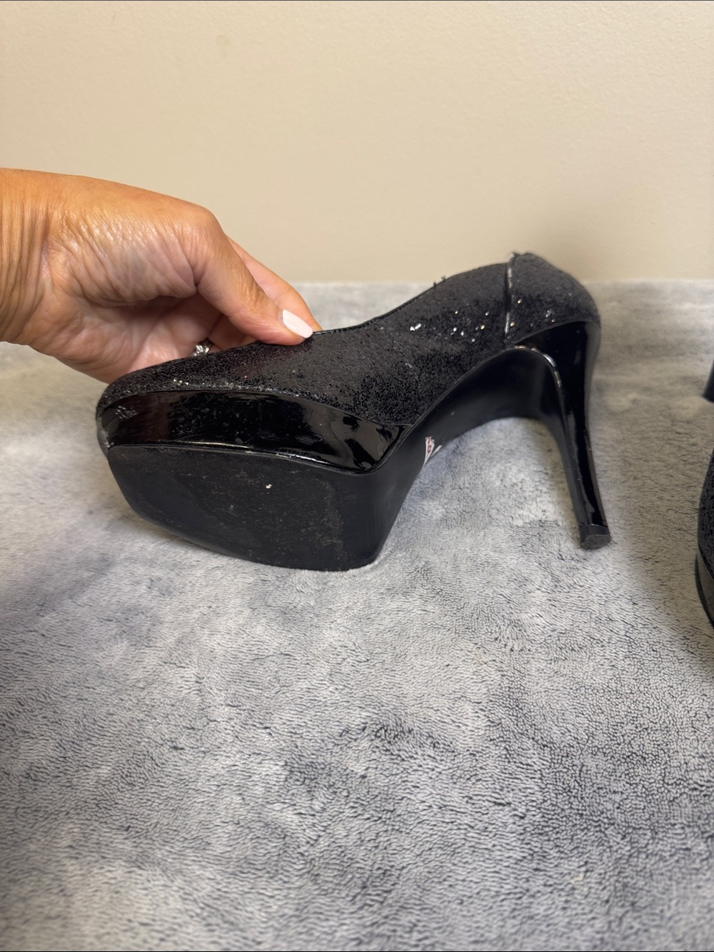 Guess Black Glitter Sparkly Platform Pumps Heels (Size 6.5) - Picture 10 of 12
